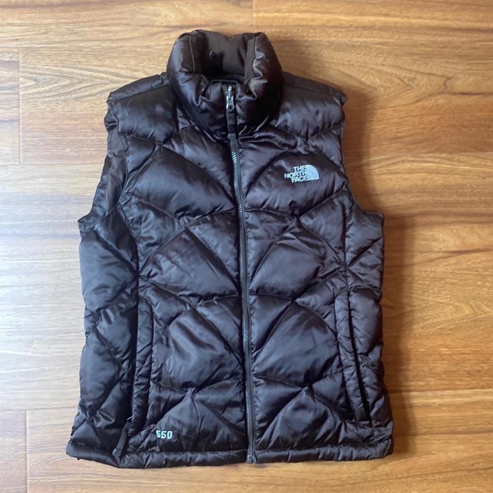 The North Face 550 women’s medium brown puffer vest